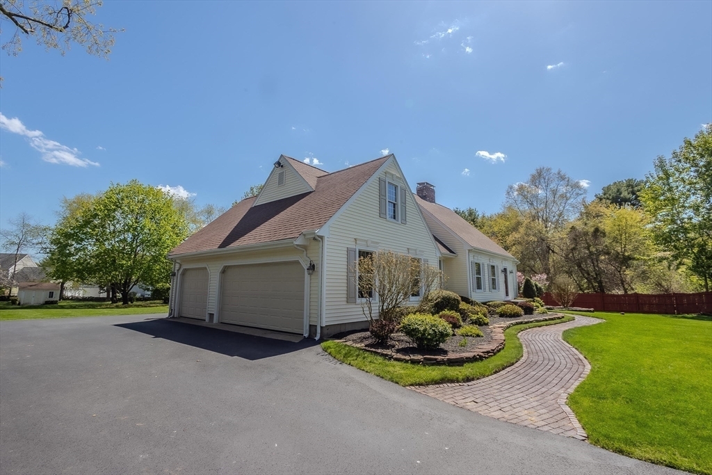 Property Photo:  15 Southbridge Farms Way  MA 02324 