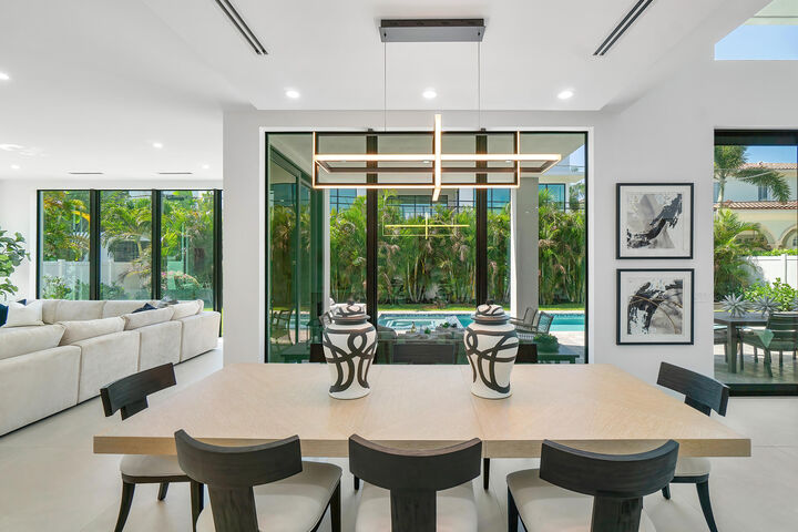 Property Photo: 444 NE 5th Street FL 33432