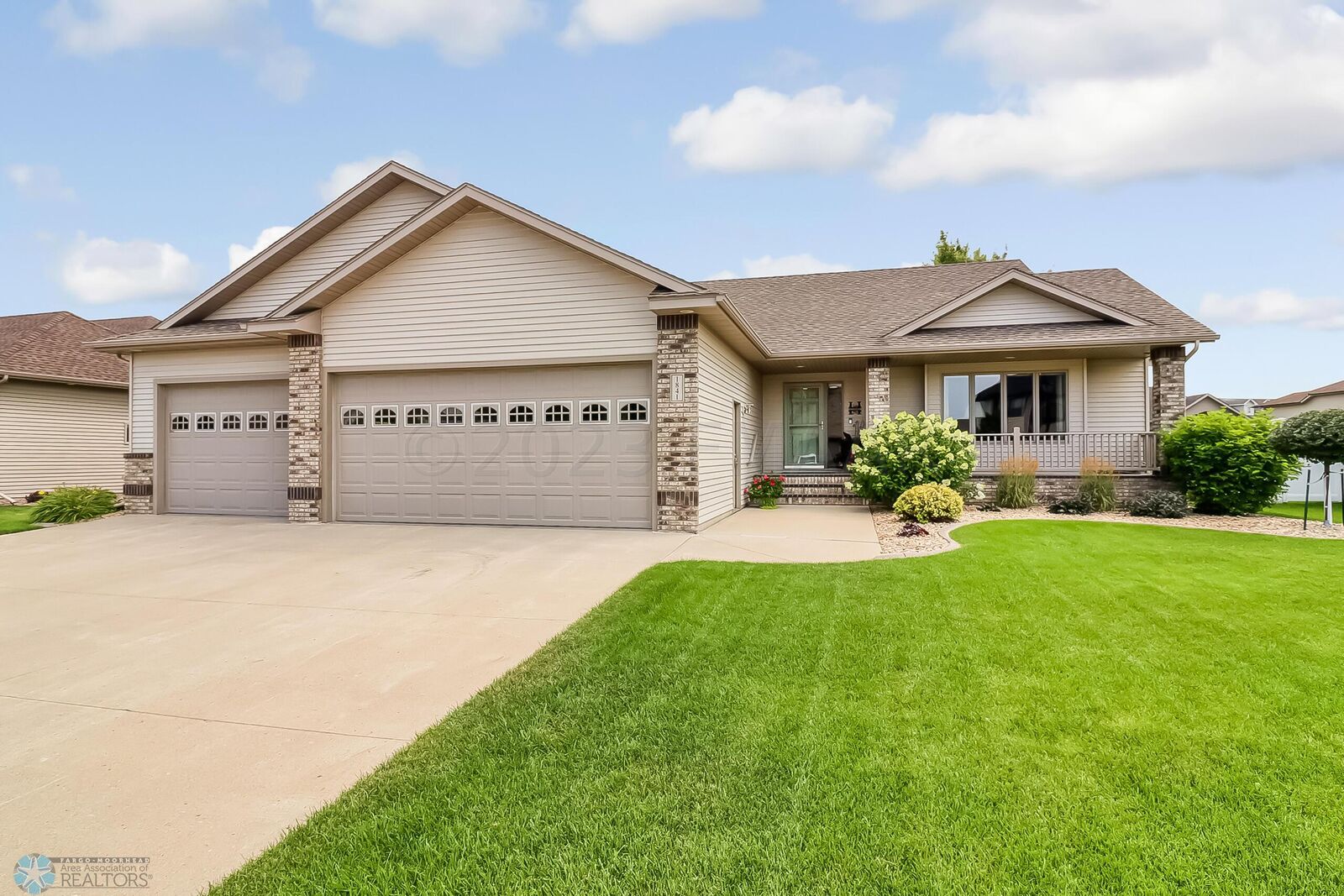 Property Photo: 1841 Pentland Street ND 58078