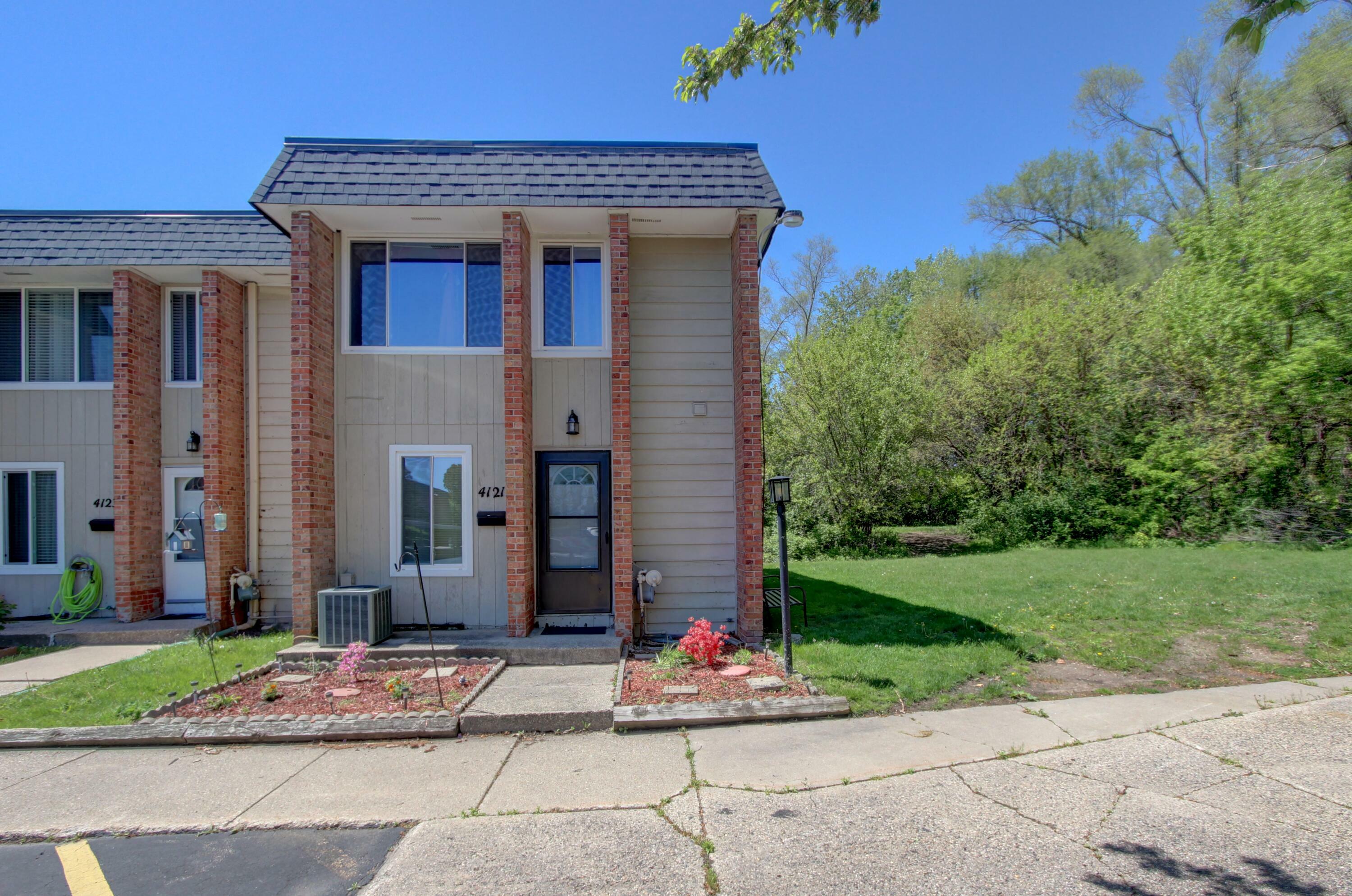 Property Photo:  4121 W Saxony Drive SE  MI 49508 