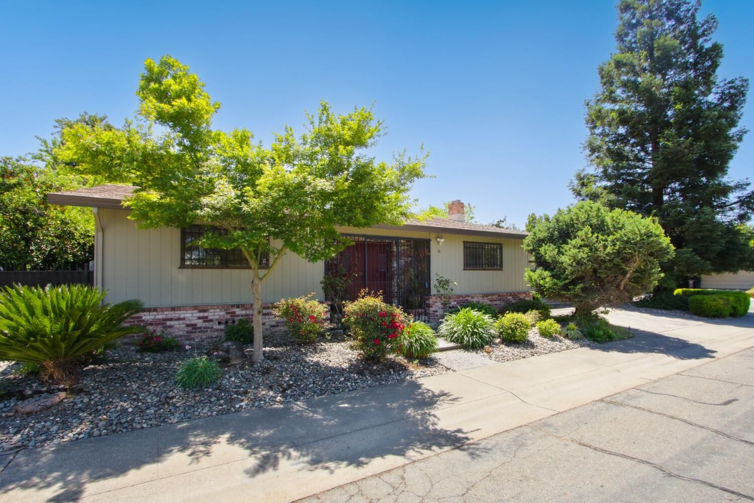 Property Photo: 16 Northlite Circle CA 95831