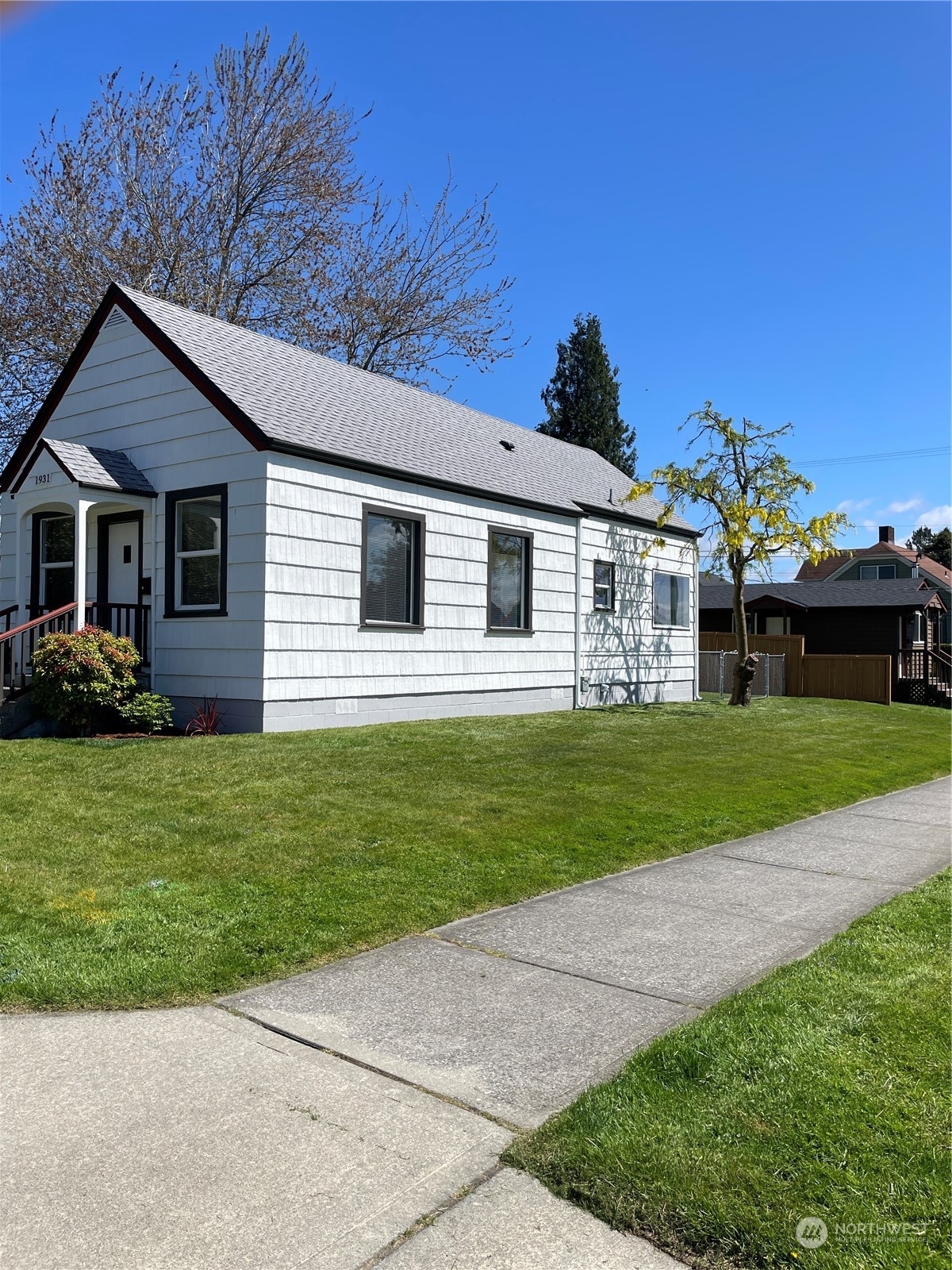Property Photo:  1931 Wetmore Avenue  WA 98201 
