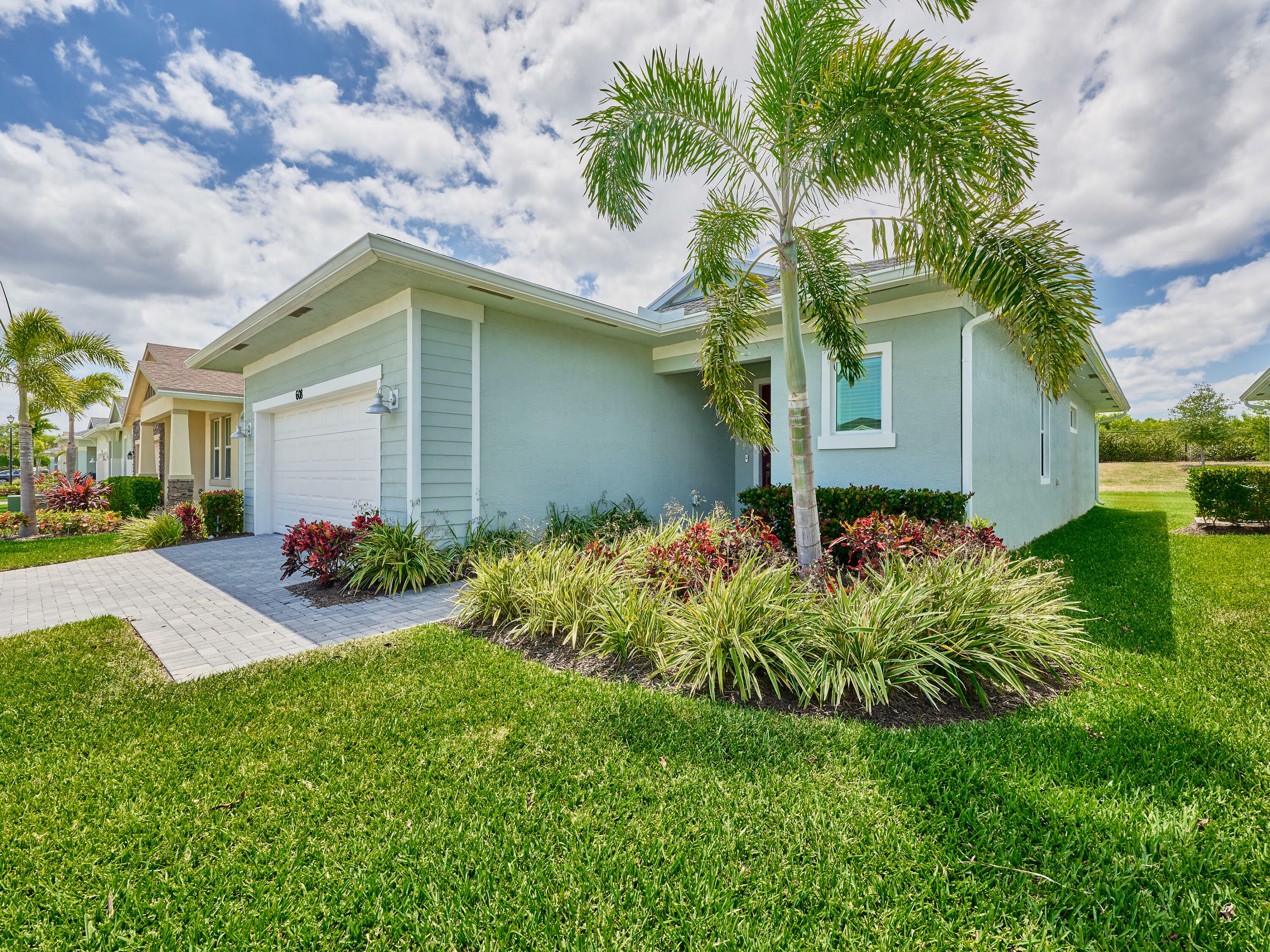 Property Photo:  608 SE Mulberry Way  FL 34984 