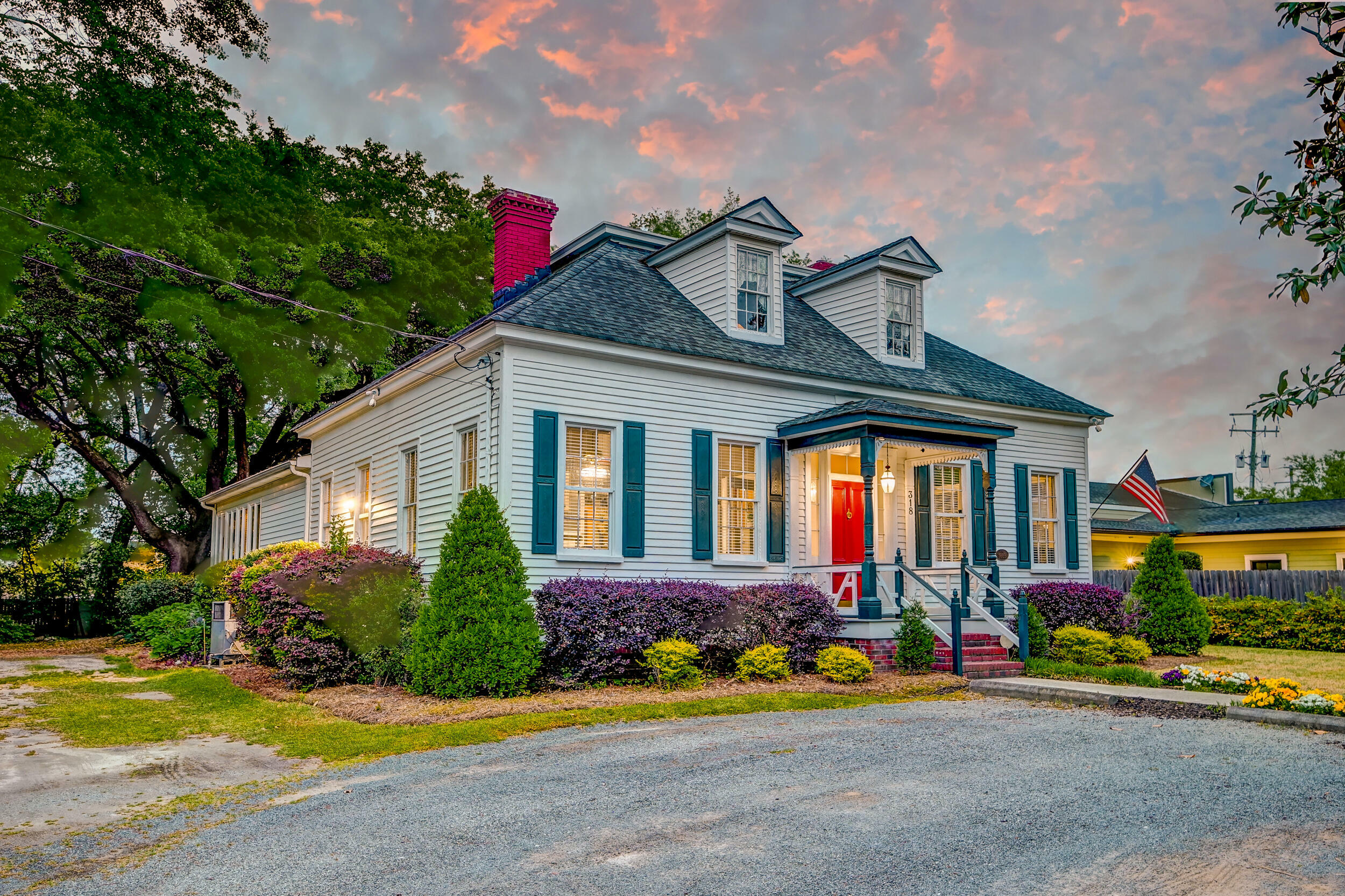 Property Photo:  318 N Magnolia Street  SC 29483 