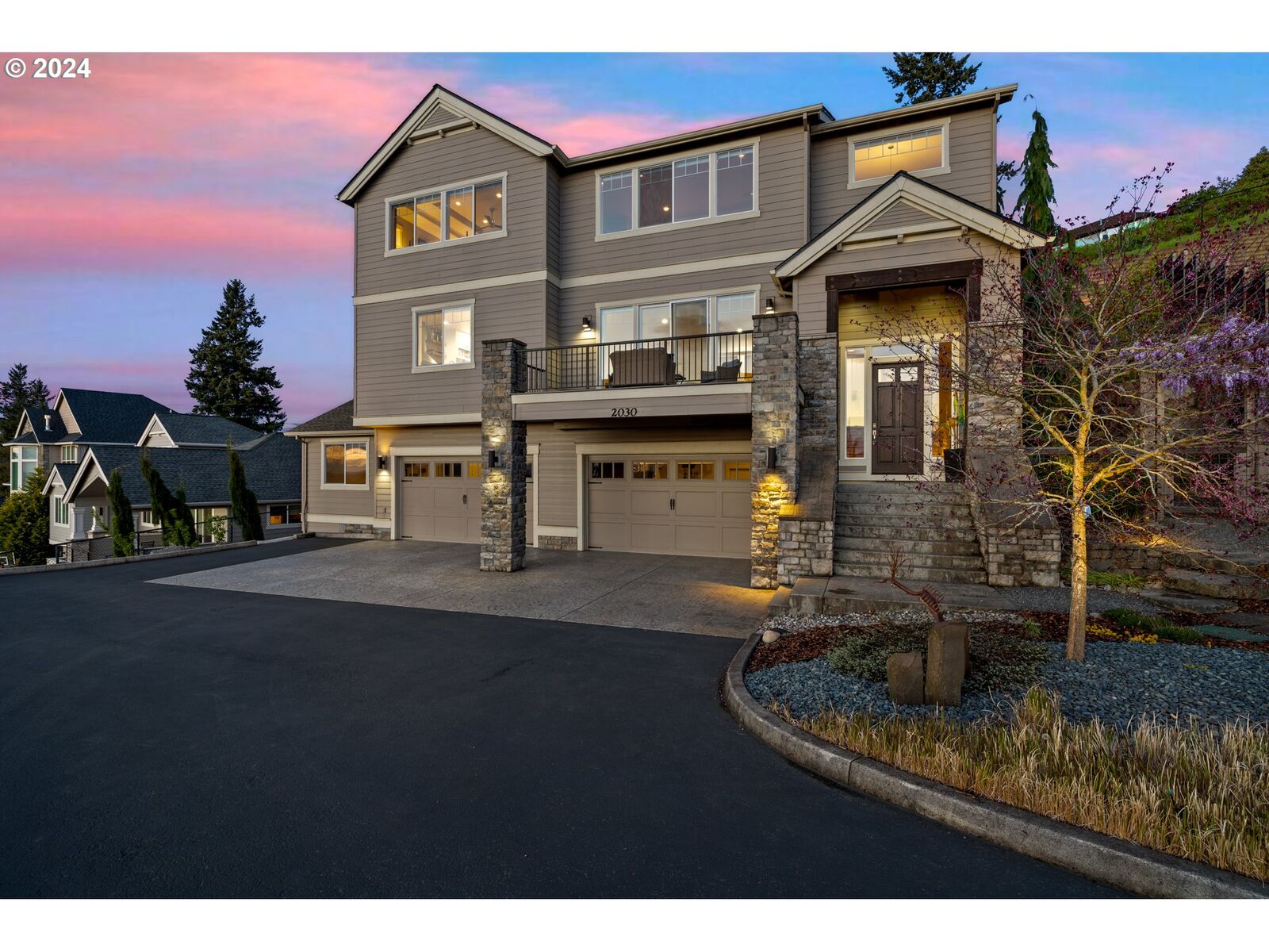 Property Photo: 2030 NW Klickitat St WA 98607