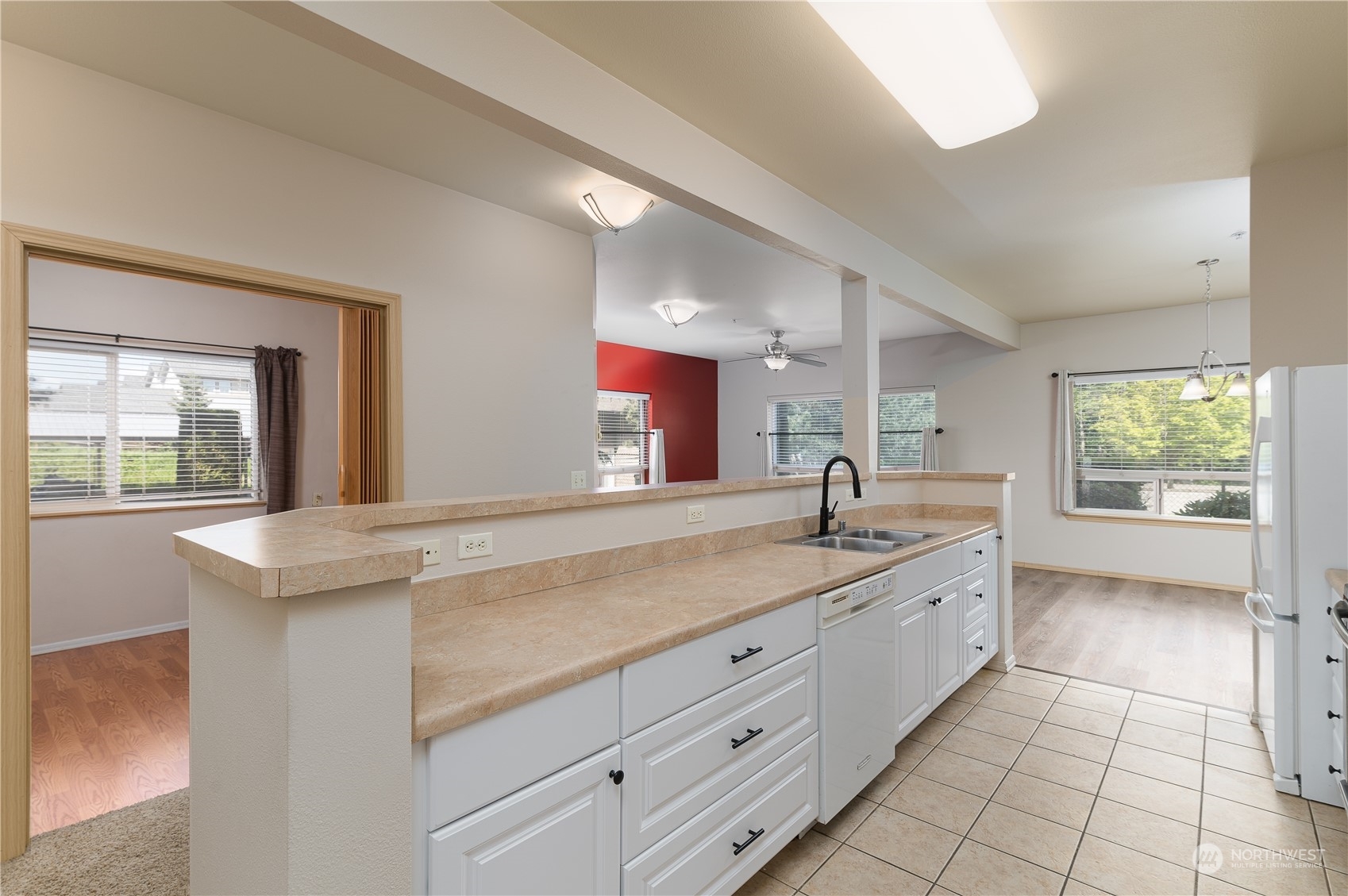 Property Photo: 504 Darby Drive 101 WA 98226
