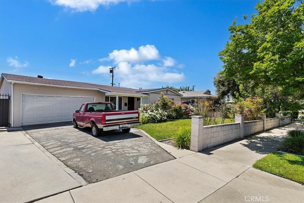 Property Photo:  1230 E Olive Court  CA 91764 