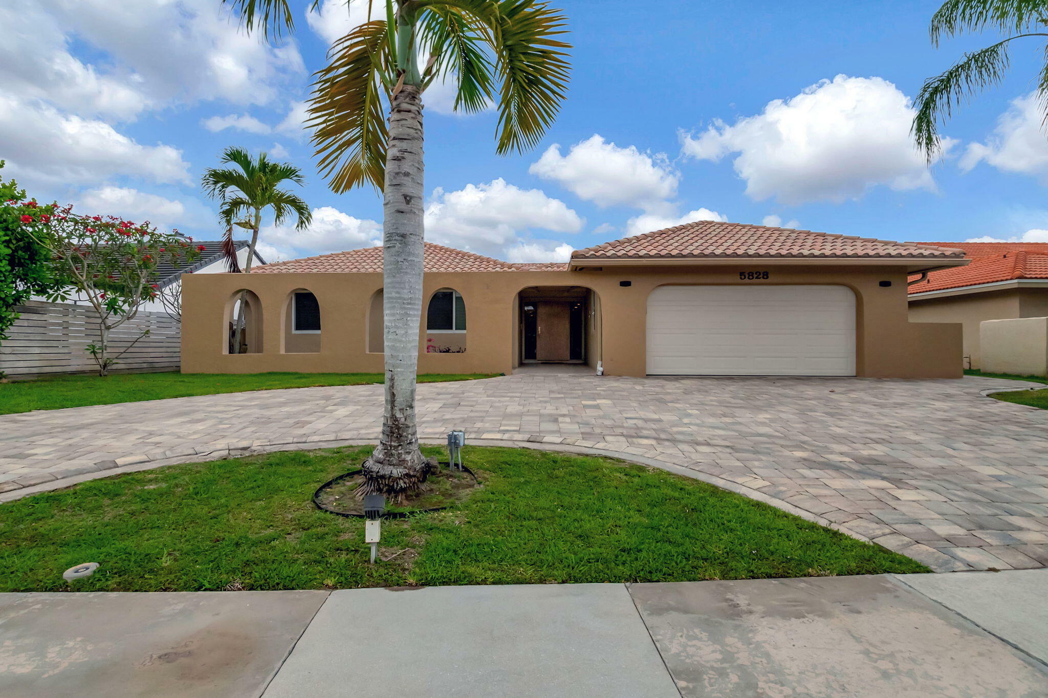 Property Photo:  5828 Wind Drift Lane  FL 33433 