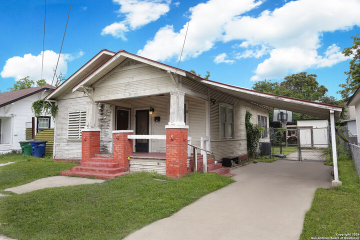 Property Photo: 511 Devine St TX 78210