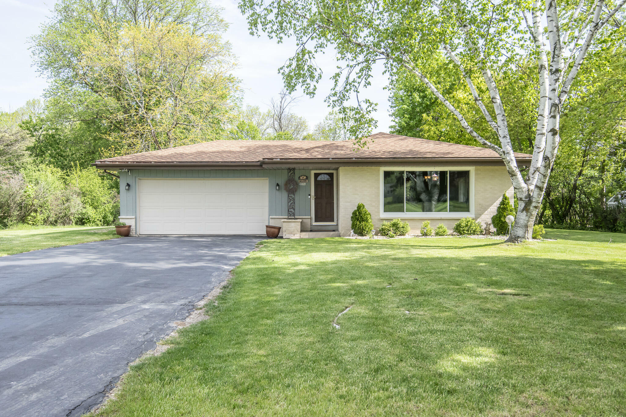 Property Photo:  3396 Maple Dr  WI 53033 