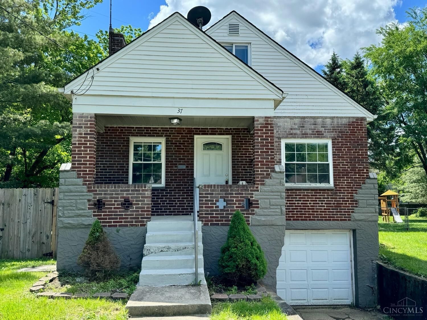 Property Photo:  37 Hartwell Court  OH 45216 