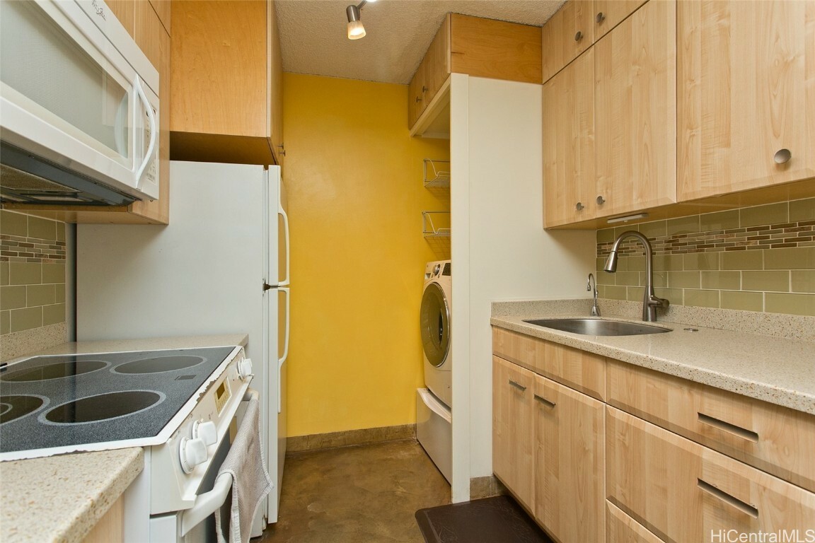 Property Photo:  400 Hobron Lane 3212  HI 96815 