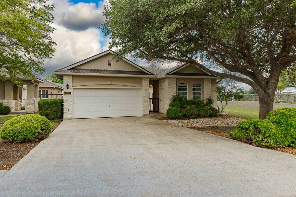 Property Photo:  2705 E Indian Wells Dr  TX 78028 