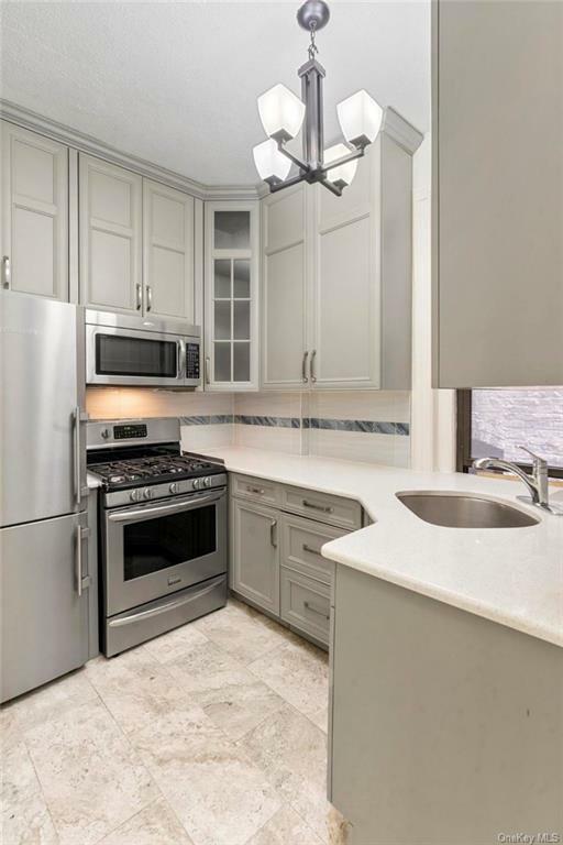 Property Photo:  943 Amsterdam Avenue 3R  NY 10025 