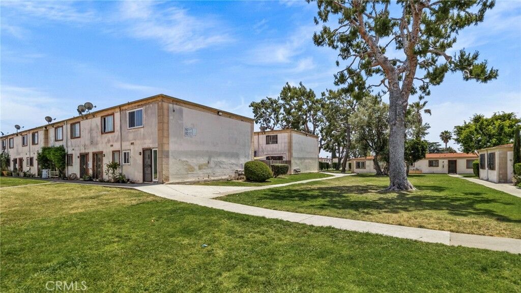 Property Photo:  1001 E Camile Street F4  CA 92701 