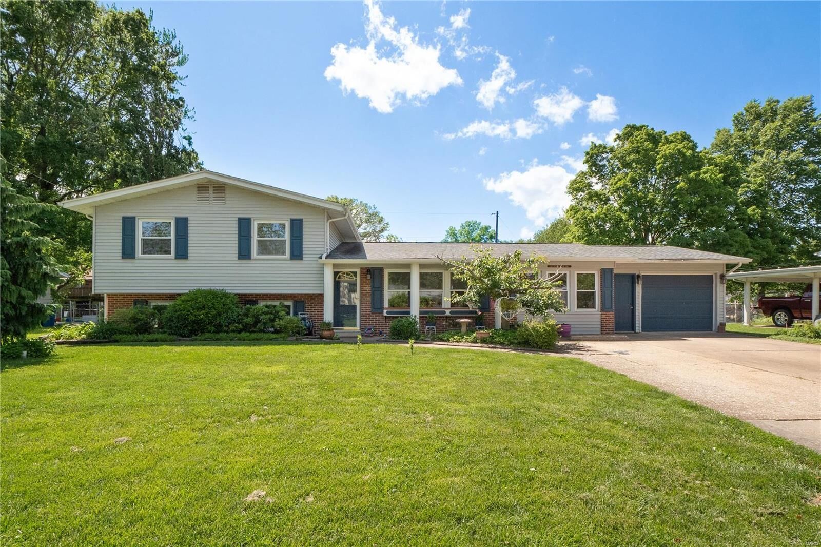 Property Photo: 21 Village Drive IL 62226