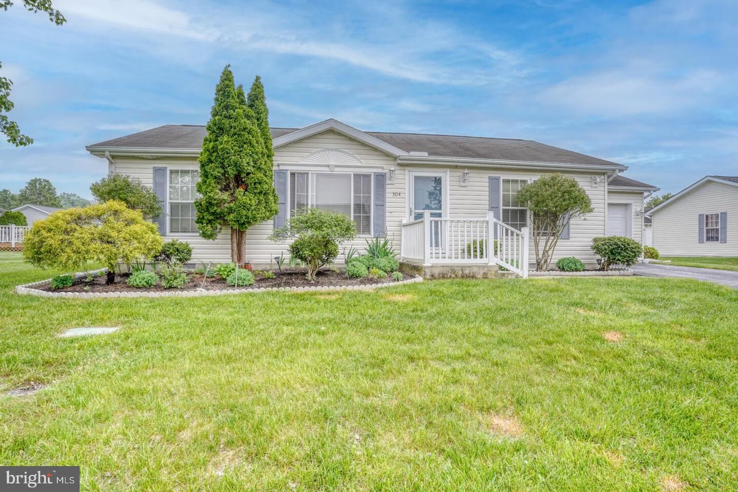 Property Photo: 304 Persimmon Cir W 304 DE 19901