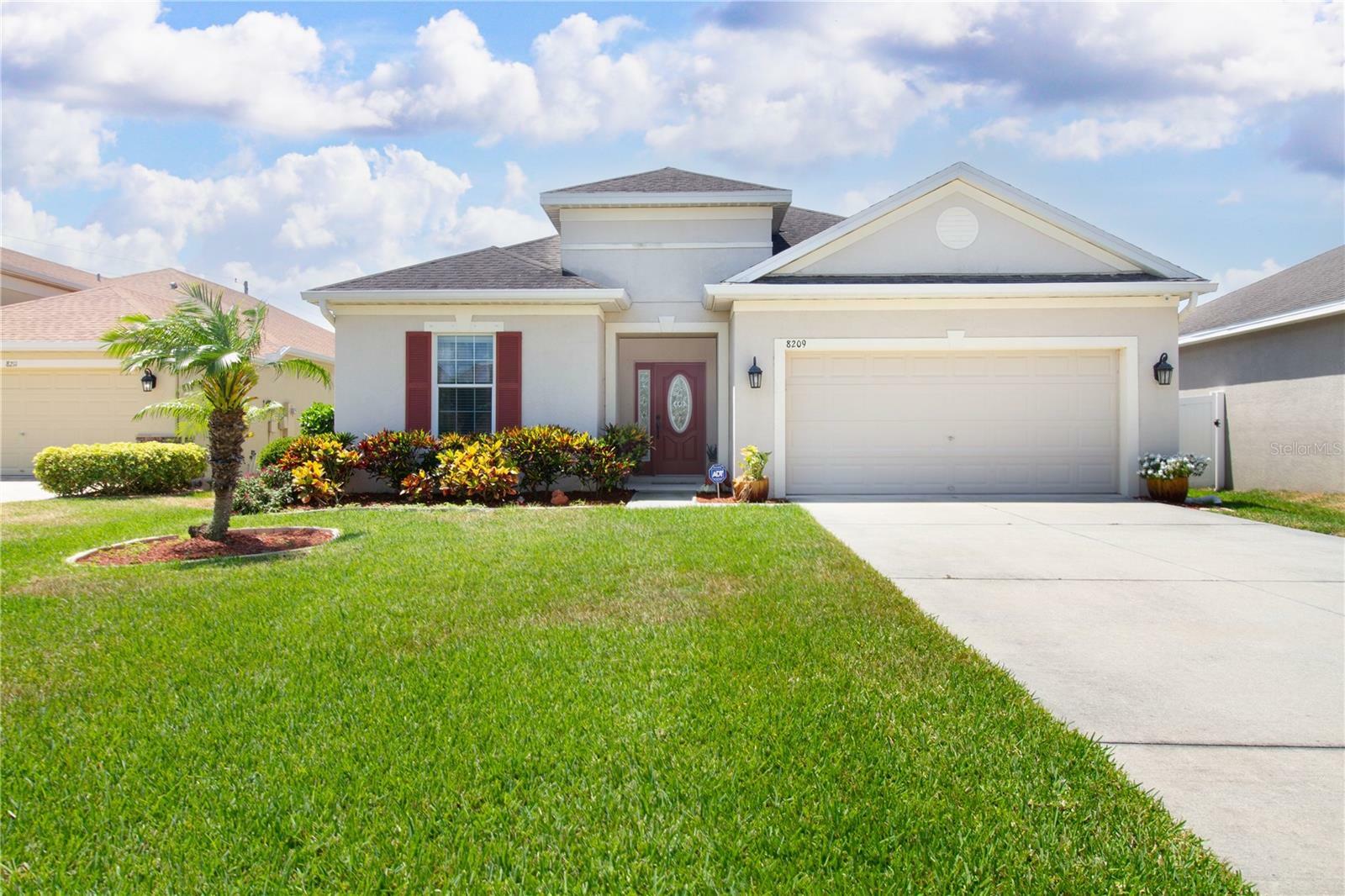 Property Photo:  8209 Belle Grove Court  FL 33578 