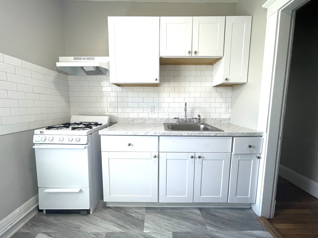 Property Photo: 15 Huss Ct 307 MA 01905