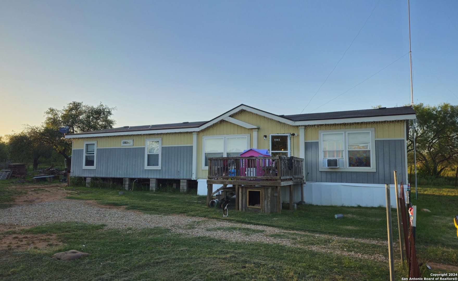 Property Photo:  101 County Road 2638  TX 78016 