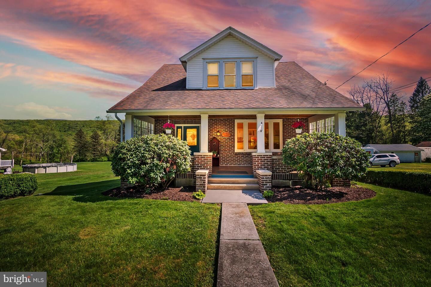 Property Photo:  307 W White Bear Drive  PA 18250 