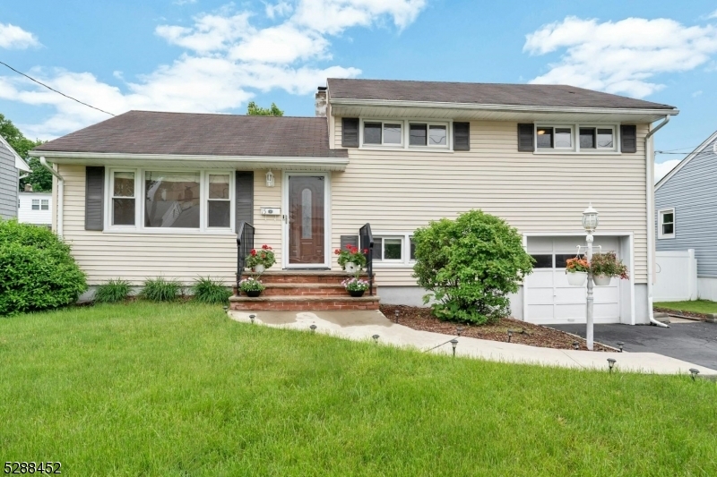 Property Photo:  15 Eldorado Ct  NJ 07662 