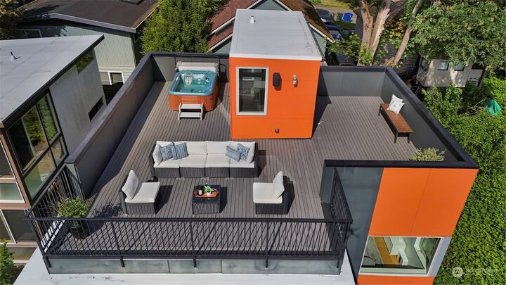 Property Photo:  1712 26th Avenue  WA 98122 