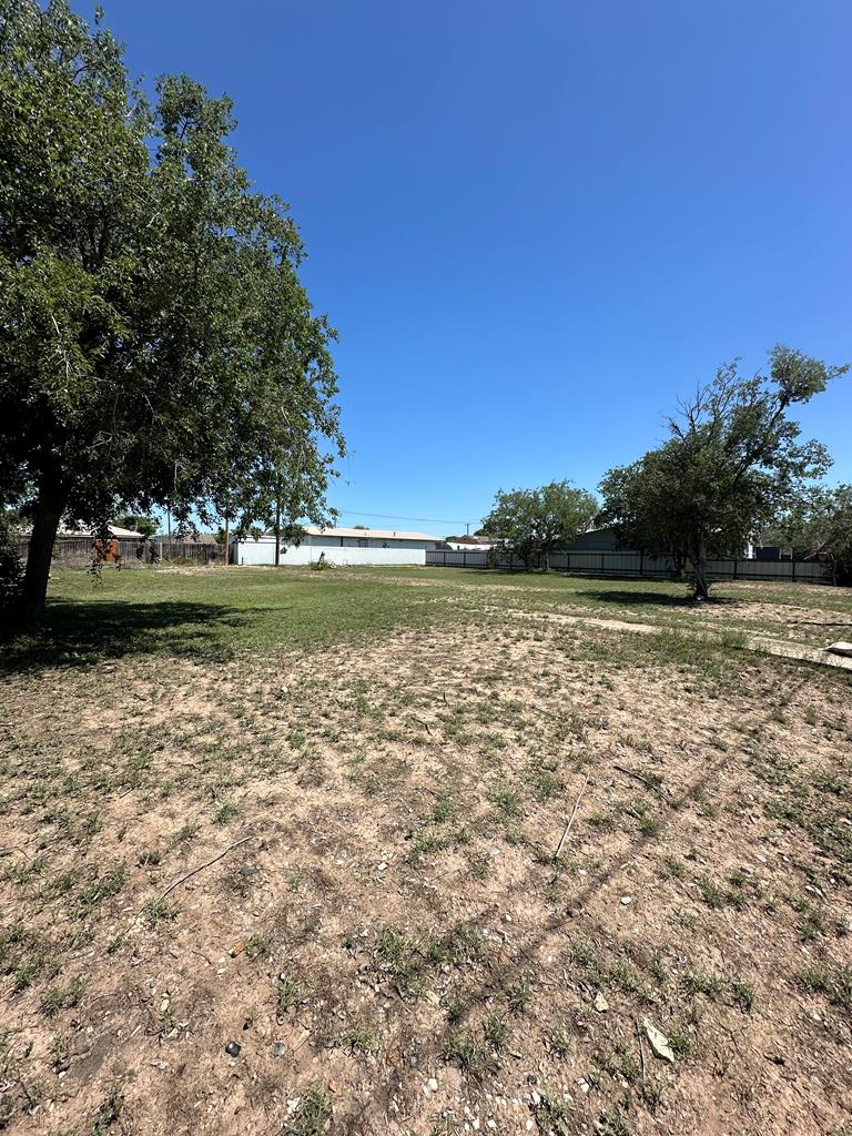 Property Photo:  110 W 13th St  TX 76903 