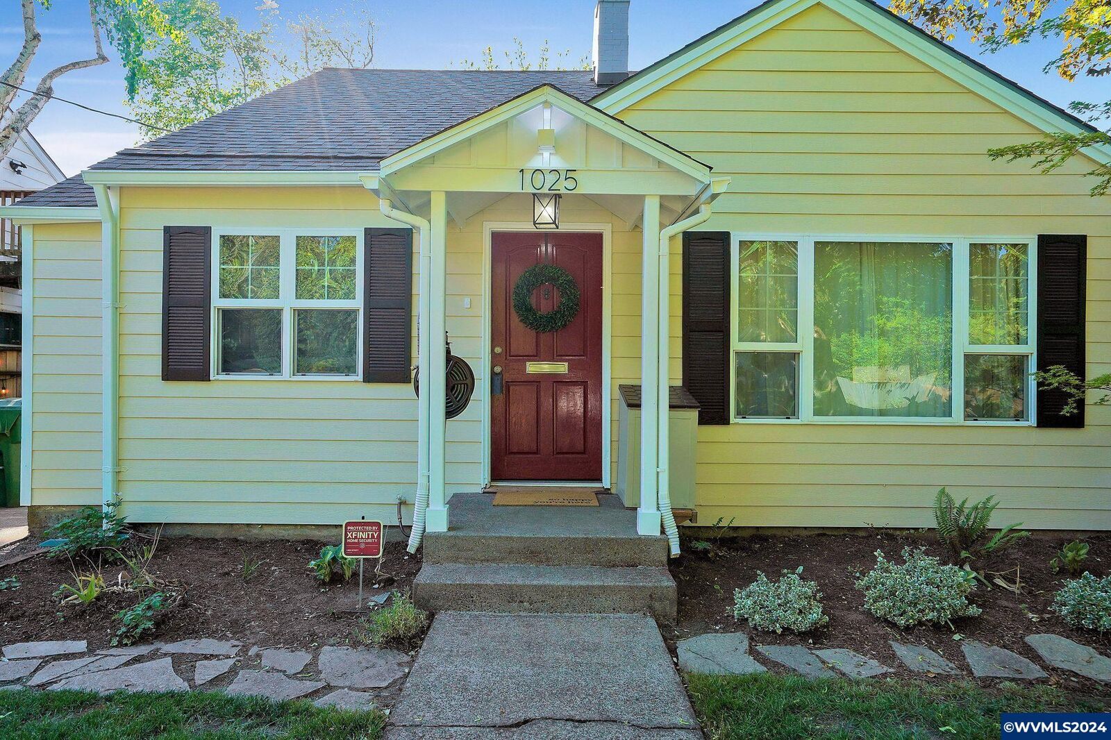 Property Photo: 1025 18th St NE OR 97301