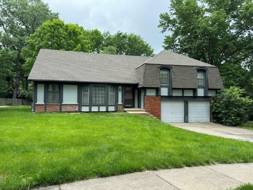 Property Photo:  8100 Twin Oaks Drive  MO 64151 