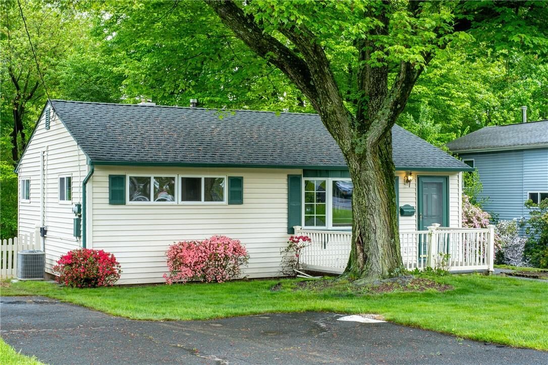 Property Photo:  6 Loran Court  NY 10954 