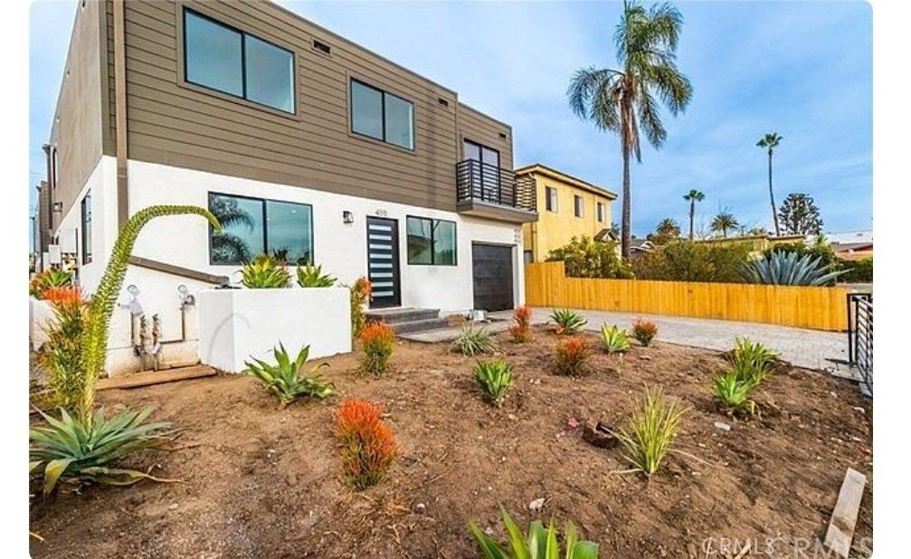 Property Photo:  4511 Saturn Street  CA 90019 