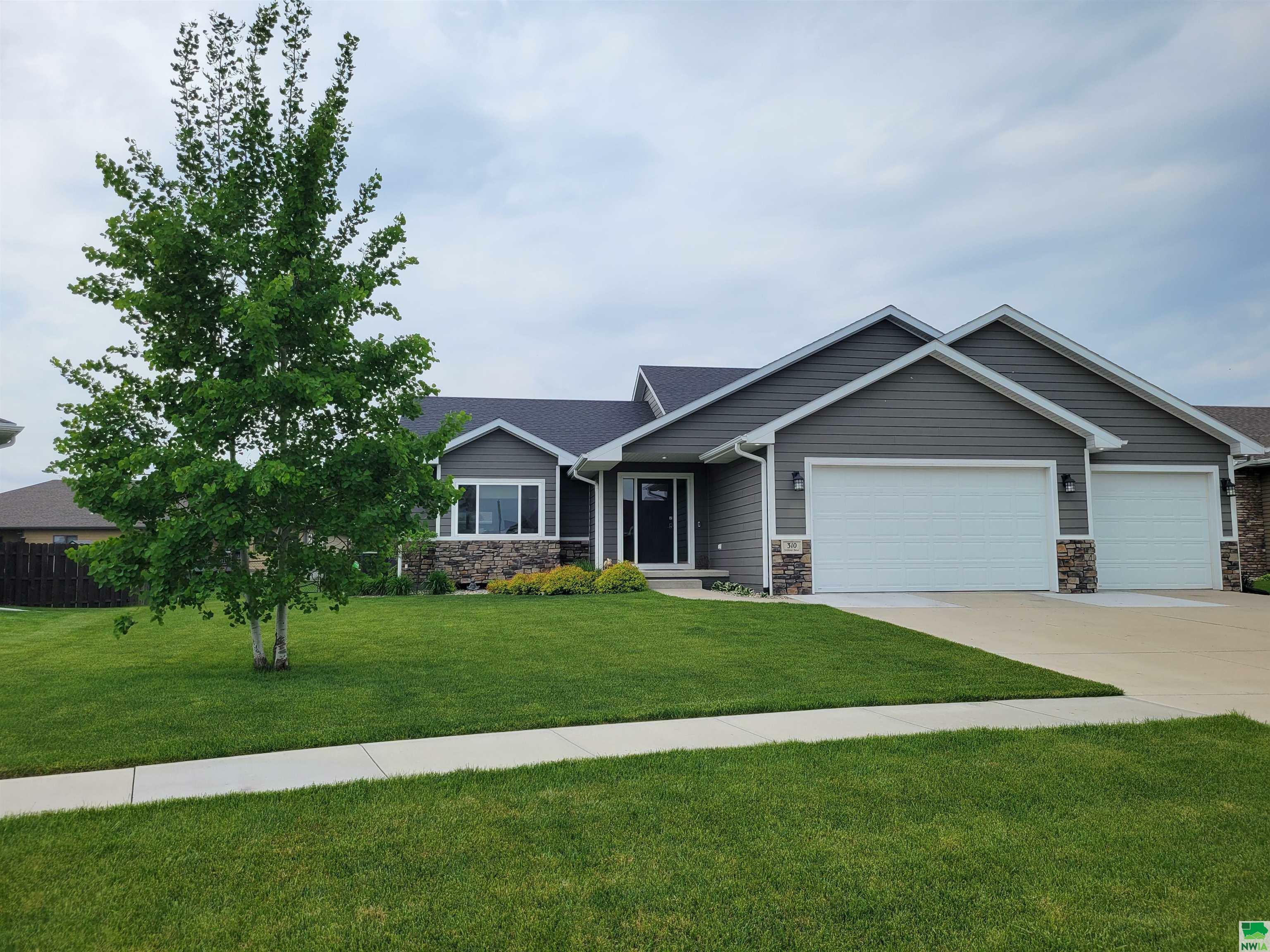 Property Photo:  310 Willow Bend  IA 51054 