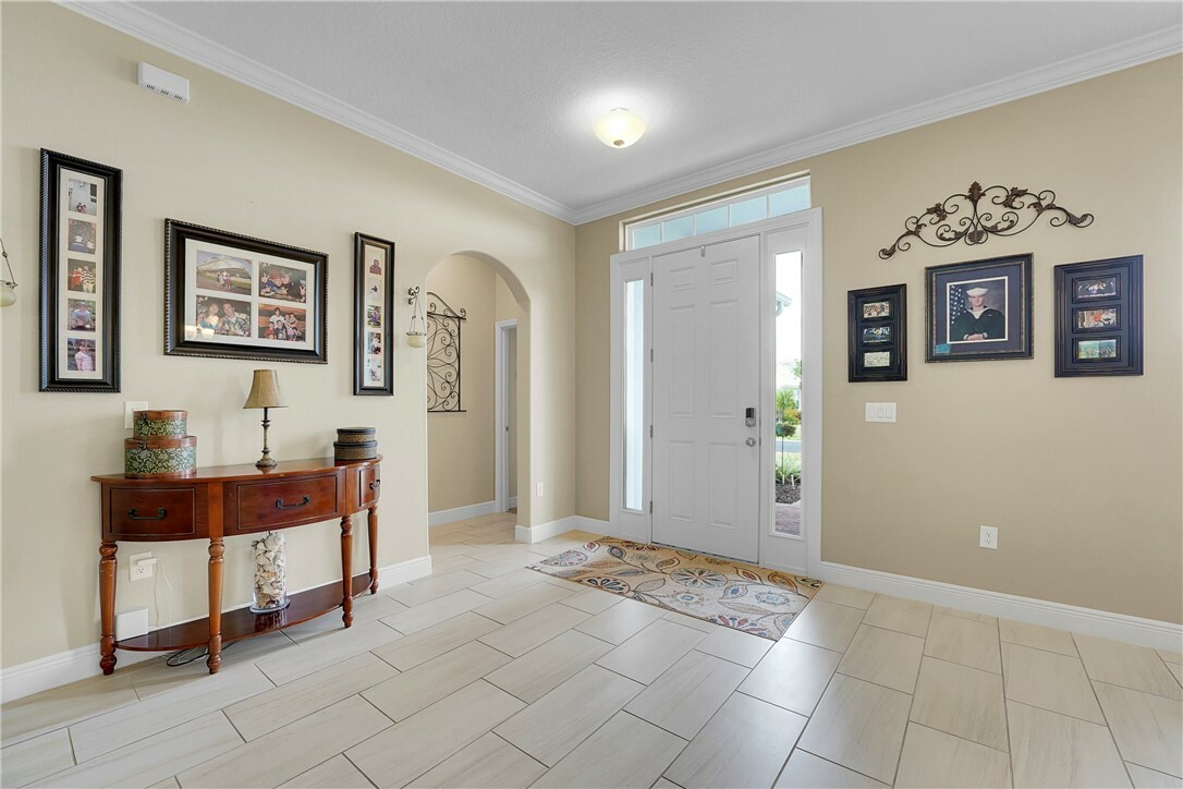 Property Photo:  2585 Barbados Lane  FL 32967 