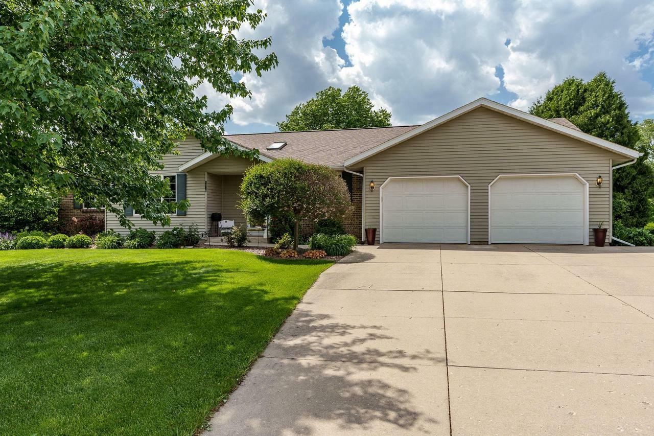 Property Photo:  1409 Shannon Drive  WI 53546 