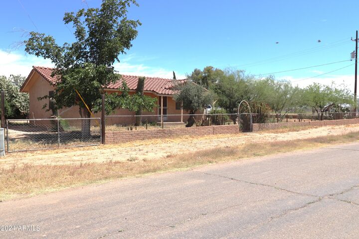 Property Photo:  50204 N 1st Street  AZ 85320 