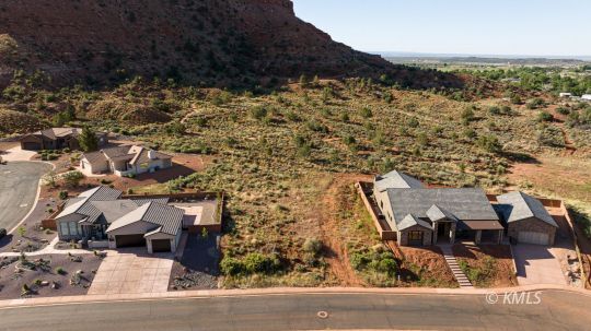 Property Photo: 444 E Ladera Ln UT 84741