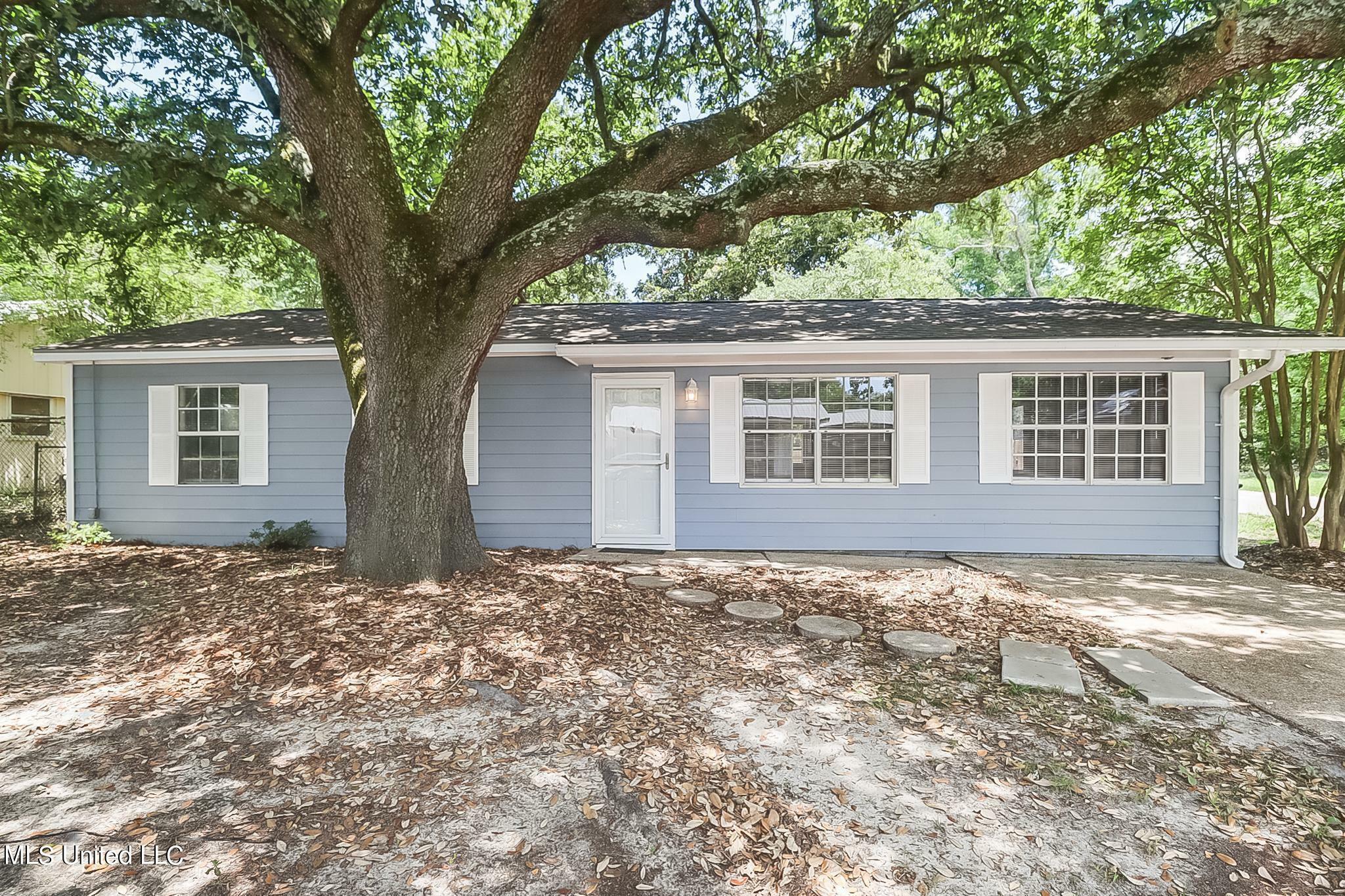 Property Photo:  2600 Cypress Avenue  MS 39501 