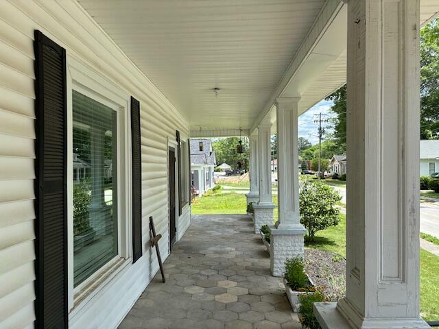 Property Photo:  208 W Hall Street  GA 30824 