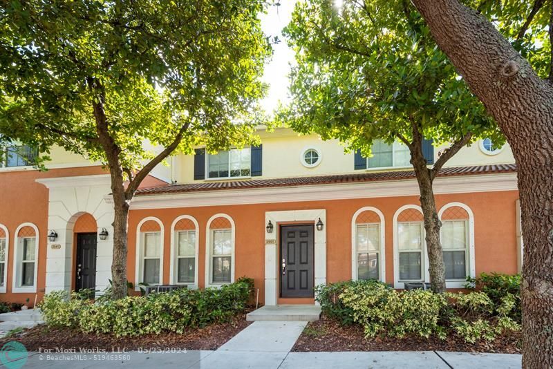 Property Photo: 2551 SW 99th Way 2551 FL 33025