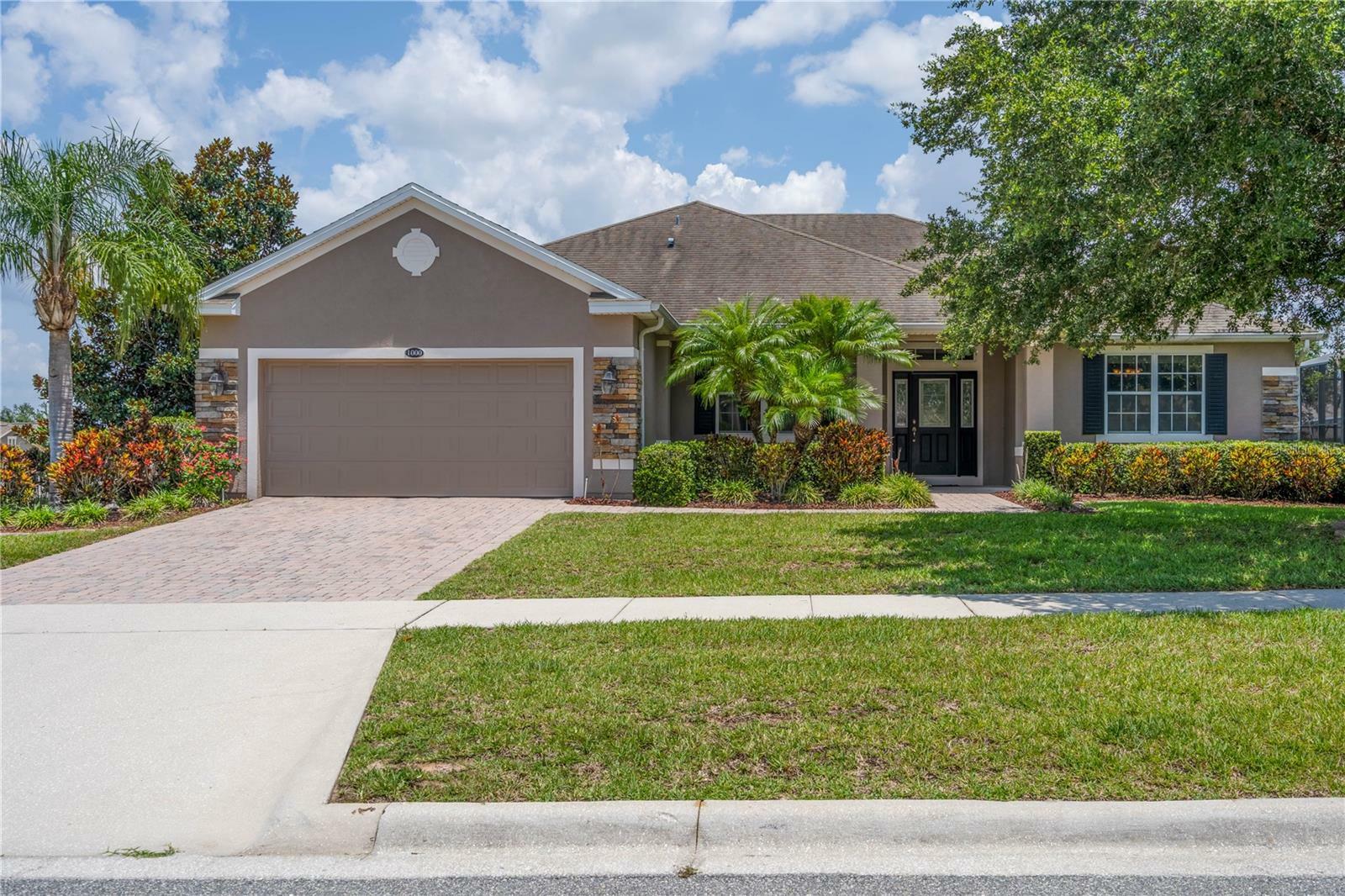 Property Photo:  1000 Glenraven Lane  FL 34711 