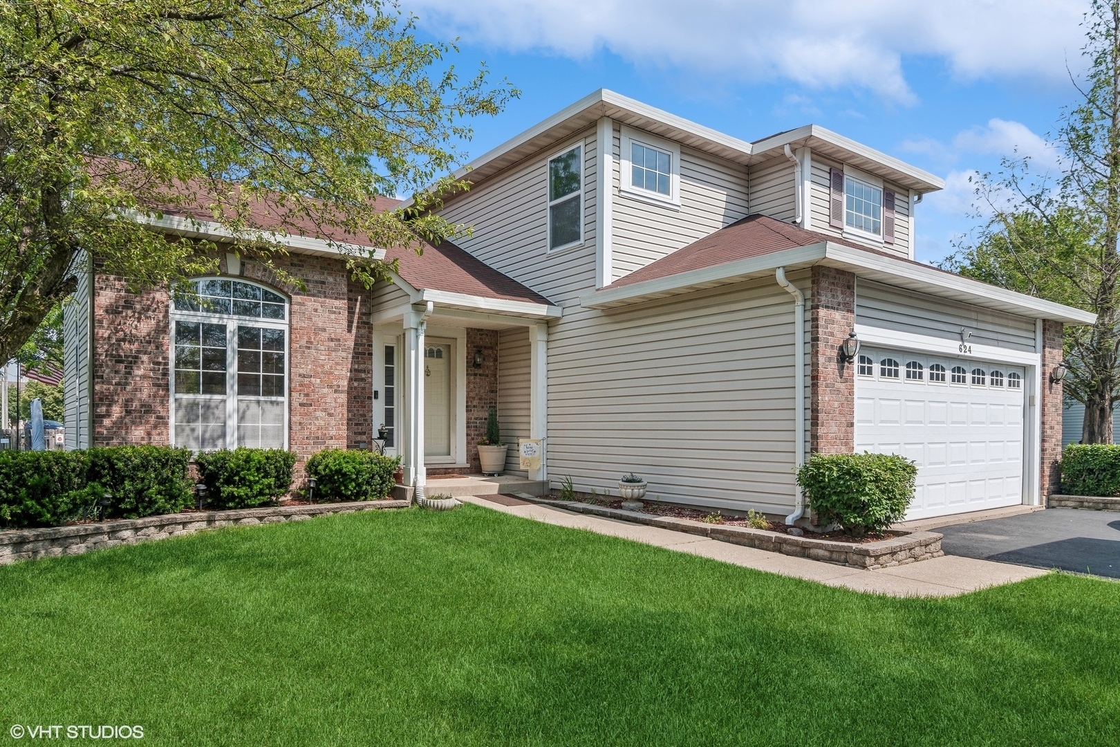 Property Photo:  624 Grenache Court  IL 60103 