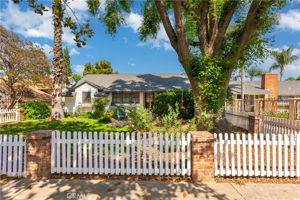 Property Photo:  7112 Costello Avenue  CA 91405 