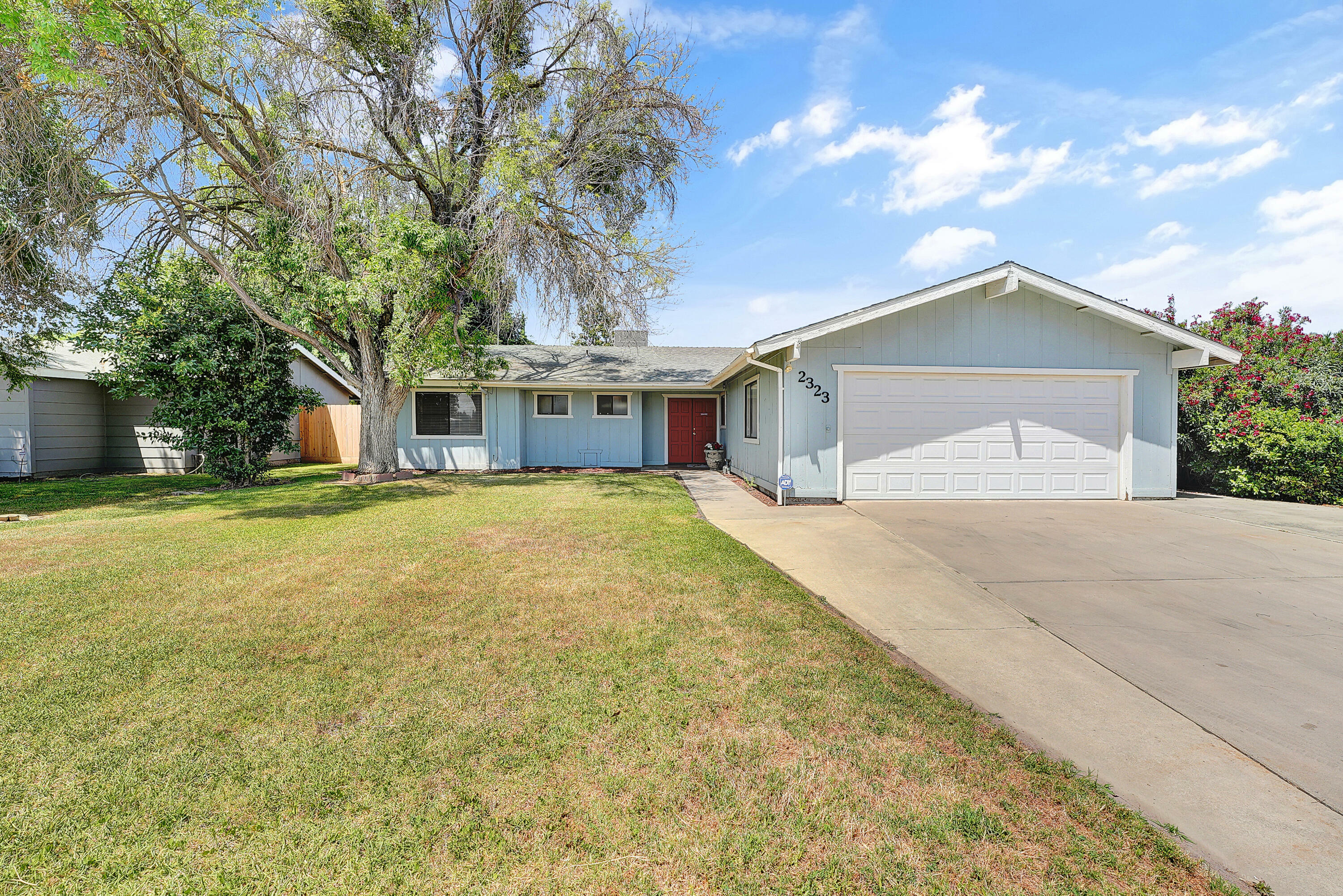 Property Photo:  2323 S Akers Street  CA 93277 