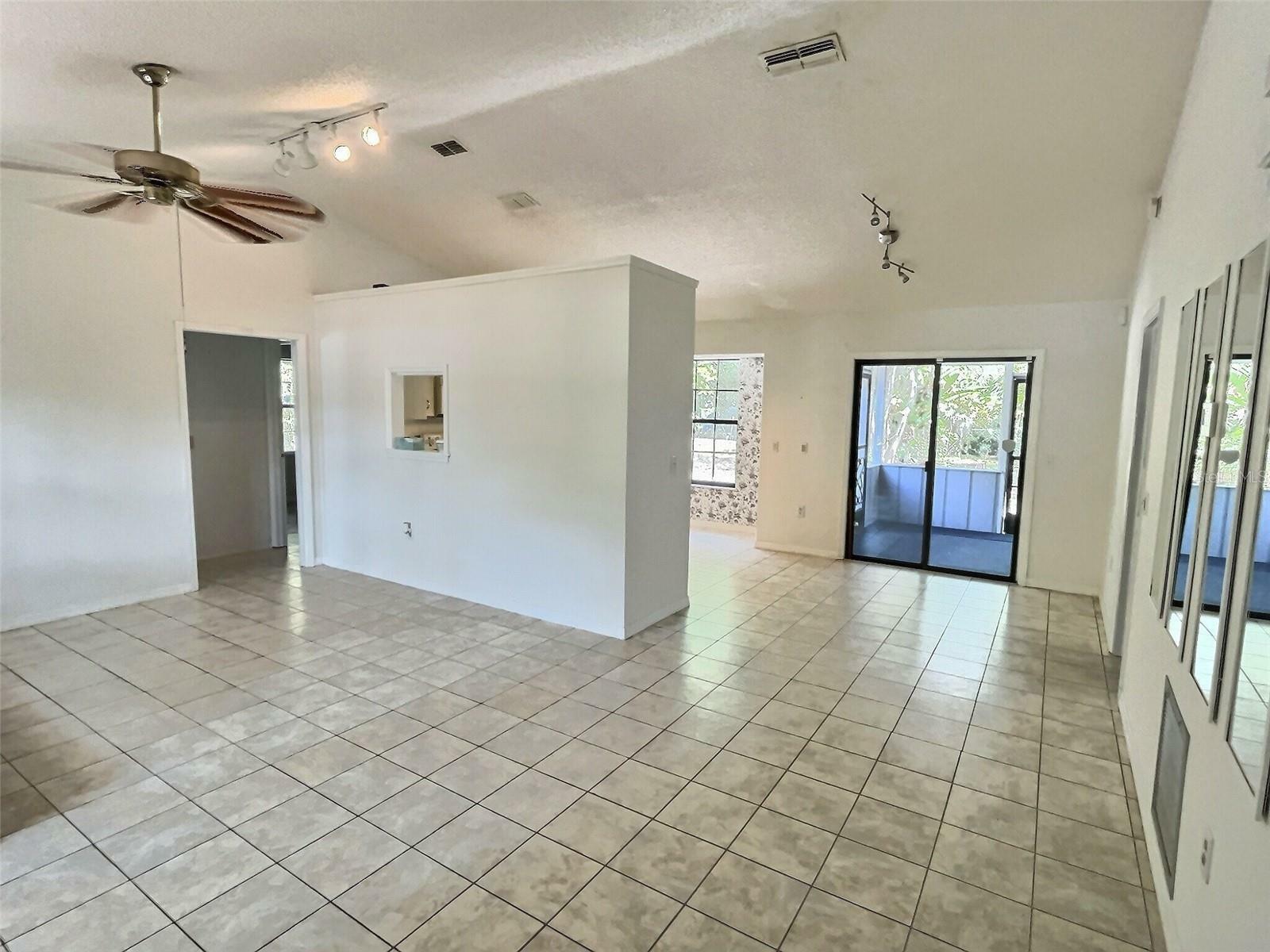 Property Photo:  948 N Watt Circle  FL 32738 