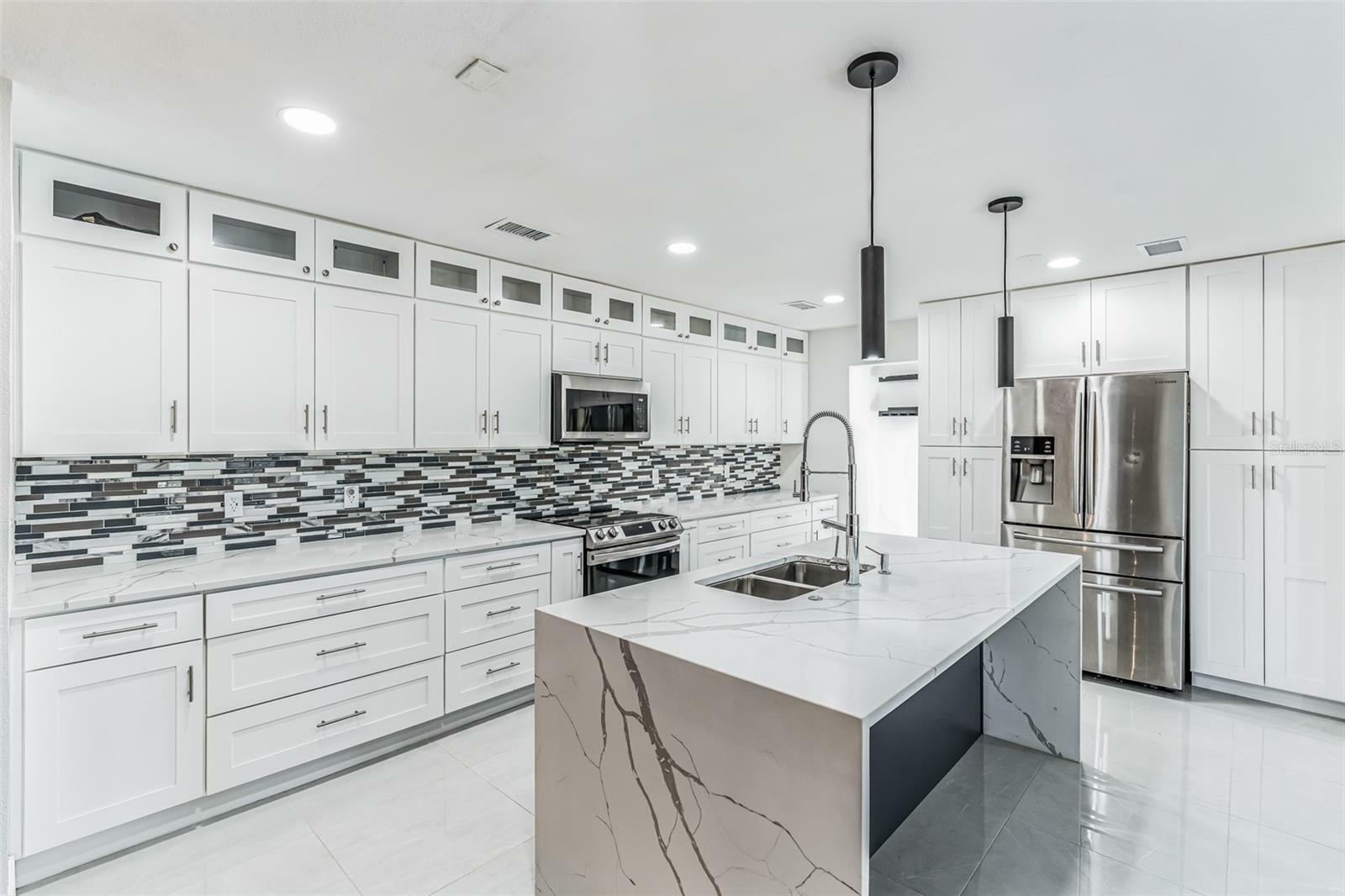 Property Photo: 5621 Lake Mary Jess Shores Court FL 32839