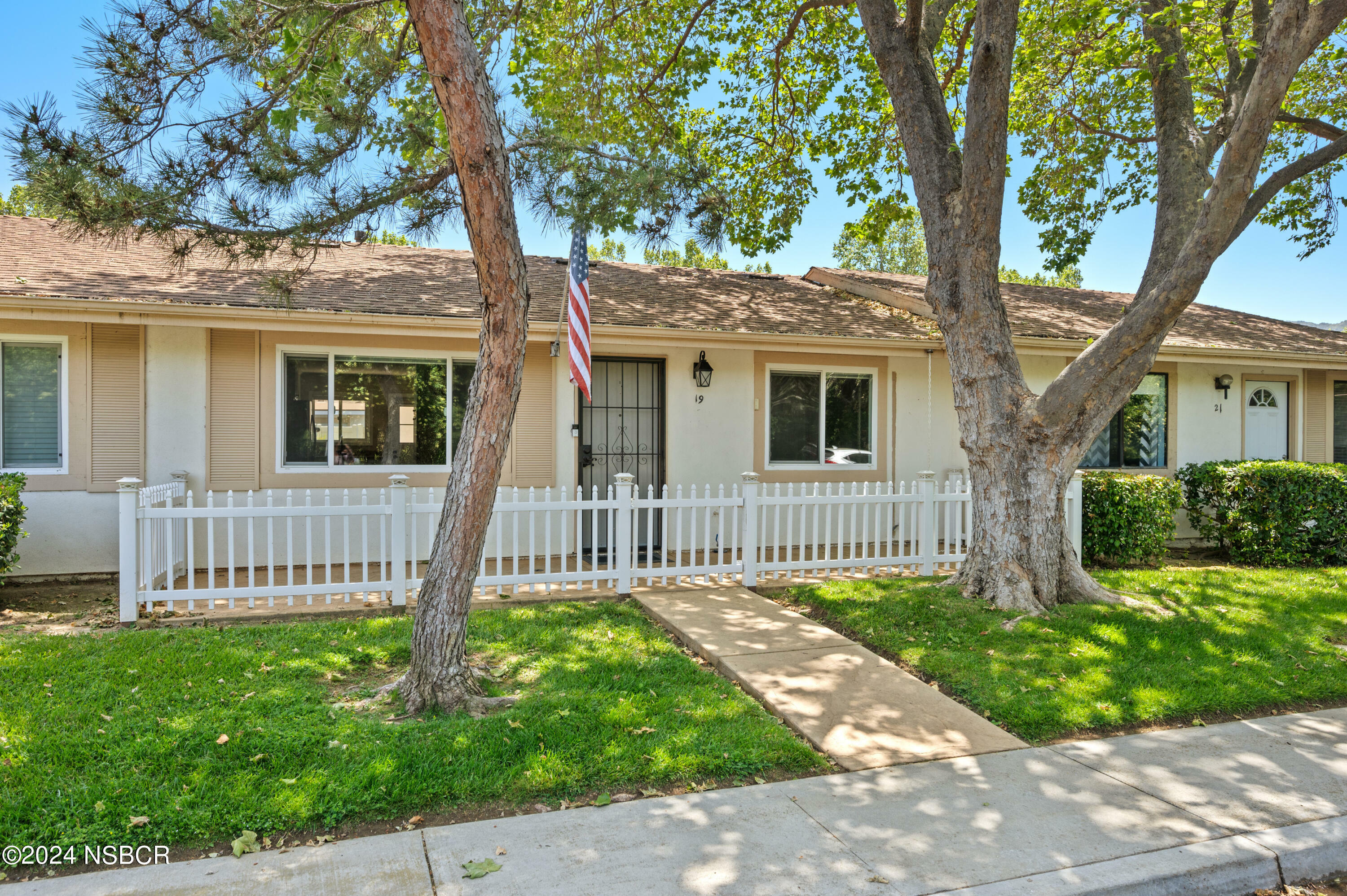 Property Photo:  19 Six Flags Circle  CA 93427 