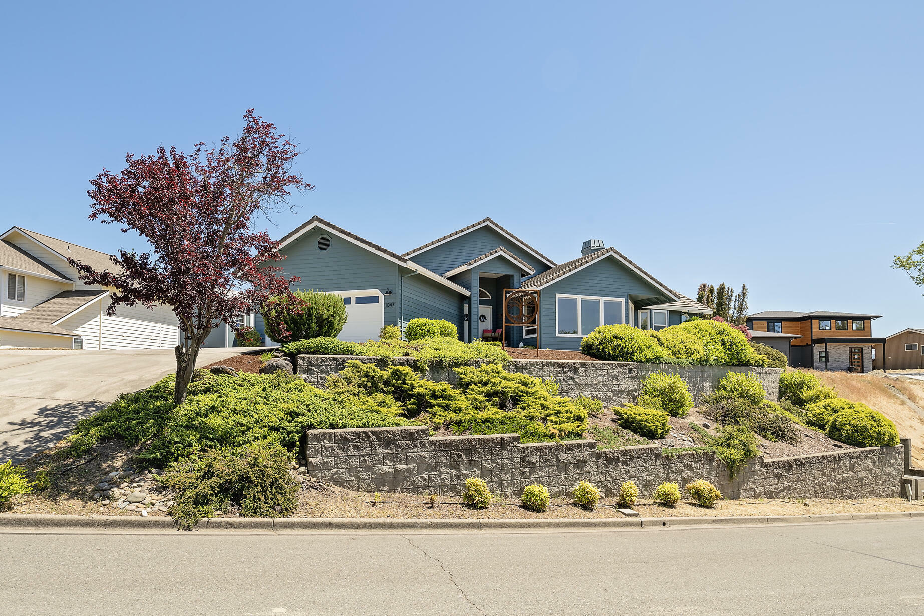 Property Photo: 1047 NW Starlite Place OR 97526