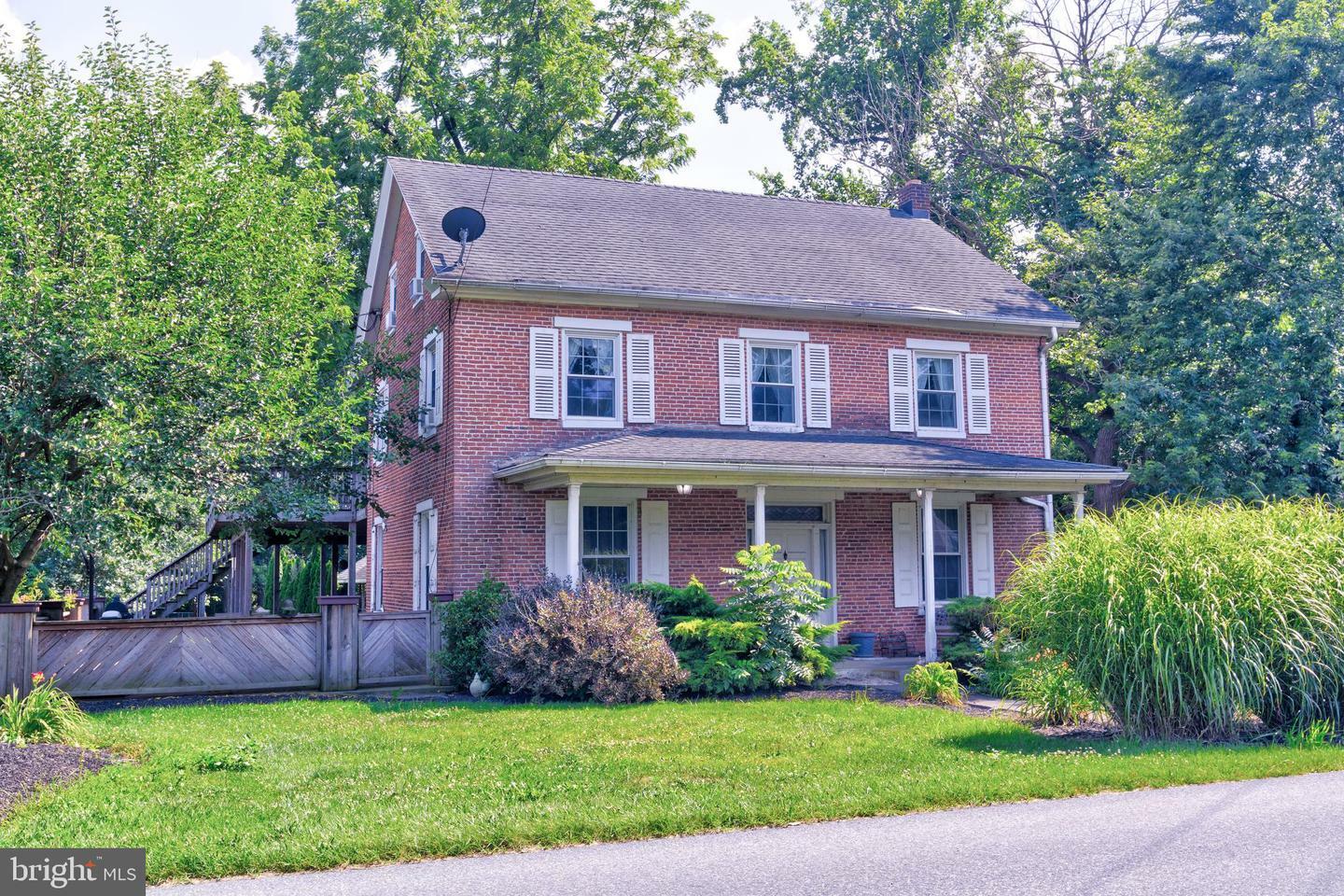 Property Photo:  673 Auction Road  PA 17545 