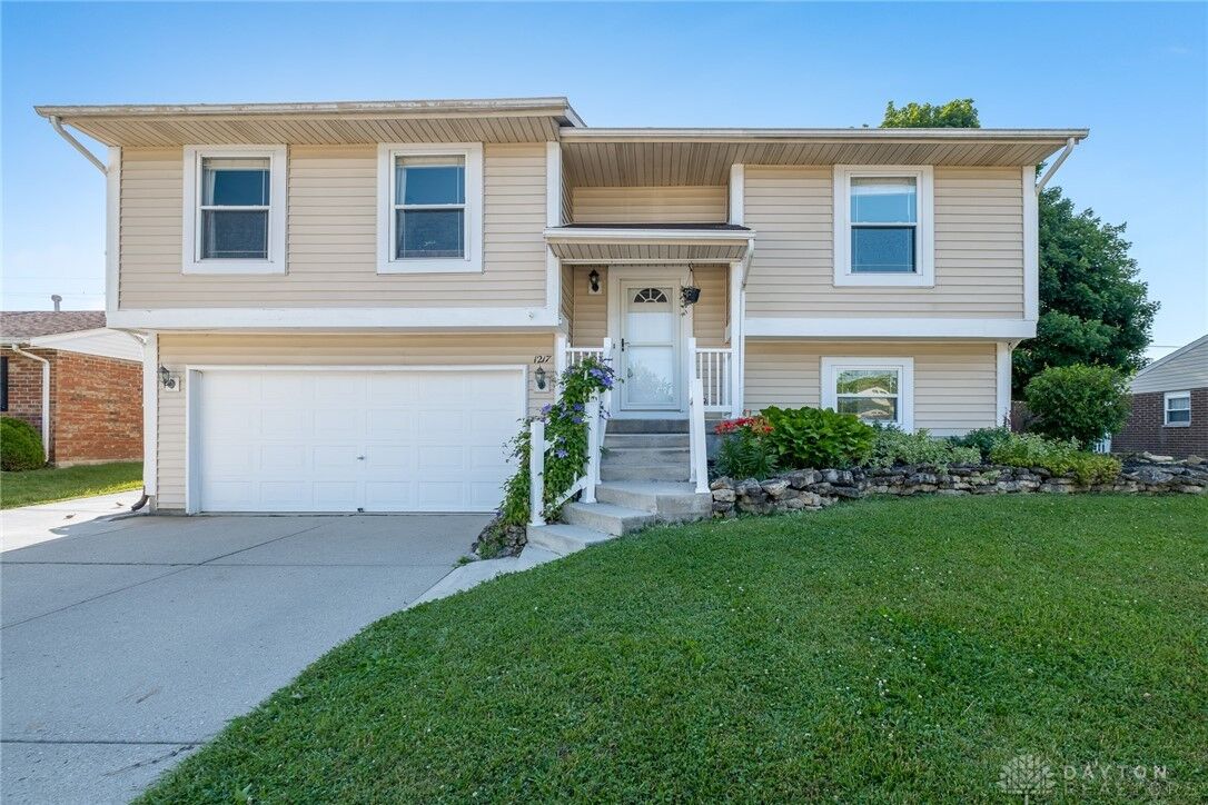 Property Photo: 1217 Arkansas Drive OH 45385